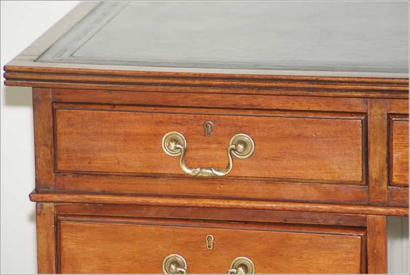 2029 Left Hand Pedestal